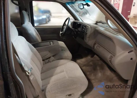 1999 Chevrolet Tahoe Ls z USA, uszkodzony, nr VIN 1GNEC13R6XJ399568